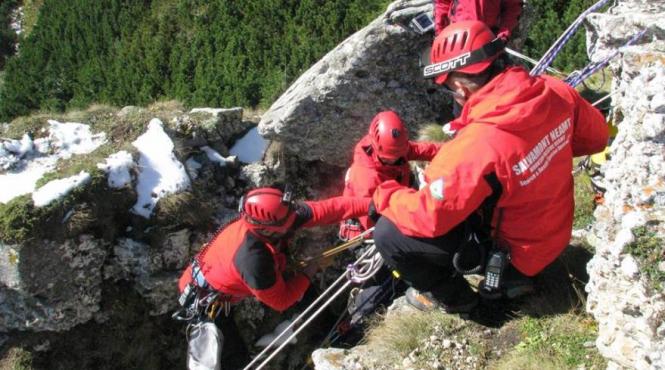 alerta in sibiu o turista poloneza a cazut intr o rapa in muntii fagarasului