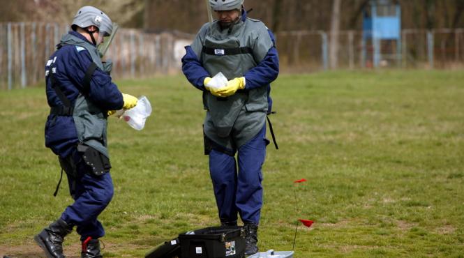 pirotehnistii gorjeni in alerta un proiectil activ a fost descoperit in crasna