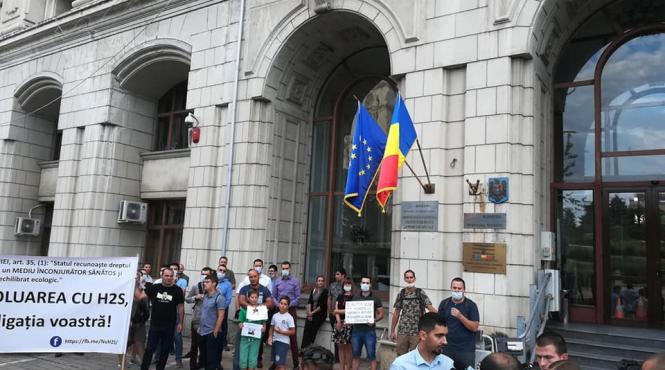 protest in fata ministerului mediului al locuitorilor afectati de mirosurile de la groapa de gunoi de la chiajna