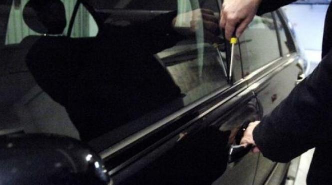 un barbat din galati a fost retinut de politisti dupa ce a comis 17 furturi din autoturisme