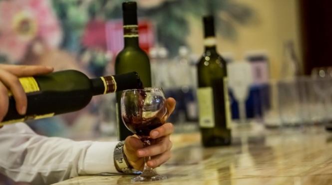 consumul moderat de alcool duce la aparitia a cel sapte tipuri diferite de cancer