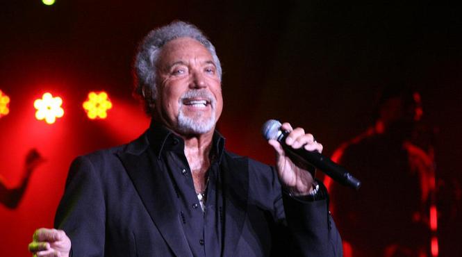 tom jones internat in spital isi anuleaza mai multe concerte