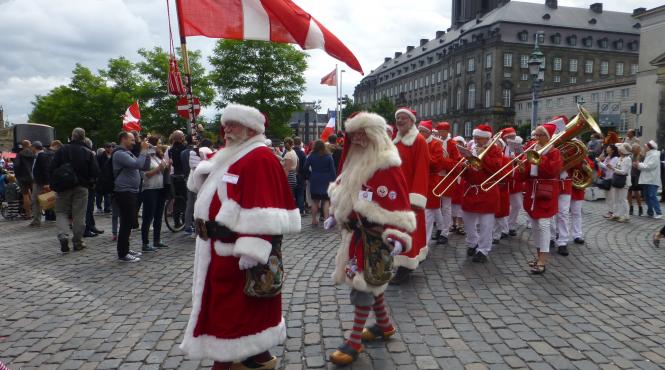mos craciuni din lumea intreaga participa la conferinta anuala din copenhaga