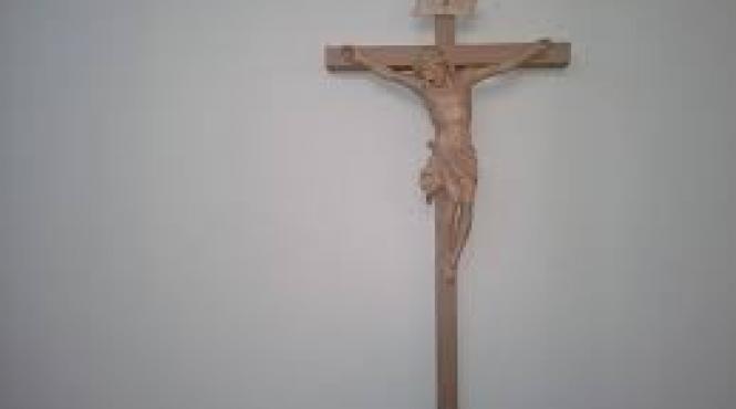 consilier al papei francisc critica dur propunerea de obligativitate a prezentei crucilor in toate spatiile publice