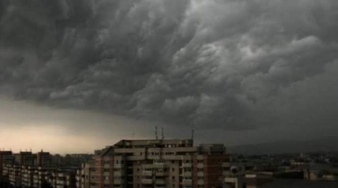 ploi torentiale si vijelii in bucuresti pana la ora 15 00