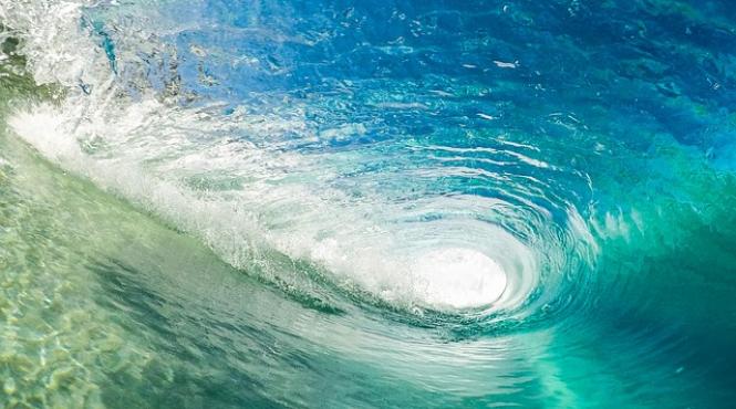 video fascinanta filmare a unui surfer