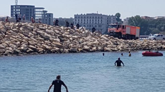 cadavrul unui copil recuperat dintre stabilopozii plajei modern din constanta