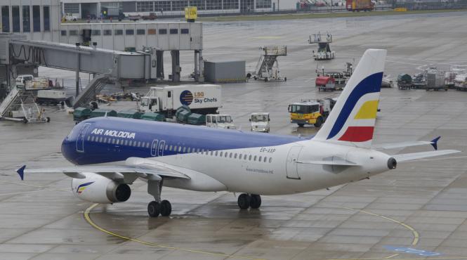 fisuri aparute la parbriz la un avion al companiei air moldova