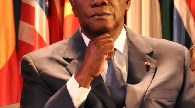 coasta de fildes presedintele a gratiat 800 de persoane inclusiv pe fosta prima doamna