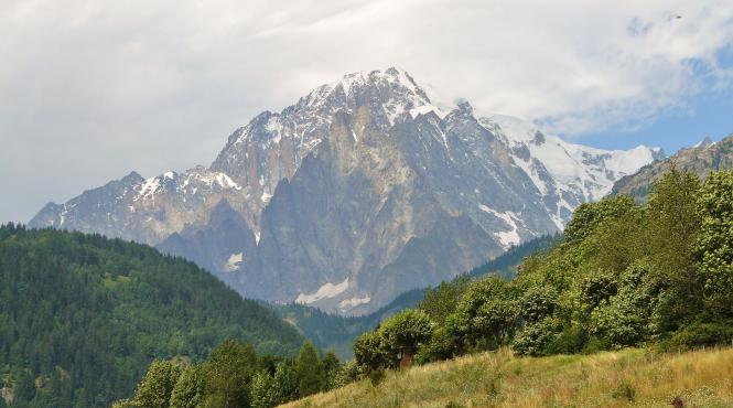 trupul neinsufletit al unuia dintre alpinistii disparuti in mont blanc recuperat celelalte doua corpuri localizate