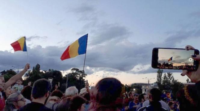 mii de persoane la protestele antiguvernamentale in marile orase ale tarii