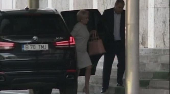 premierul viorica dancila si a scurtat concediul