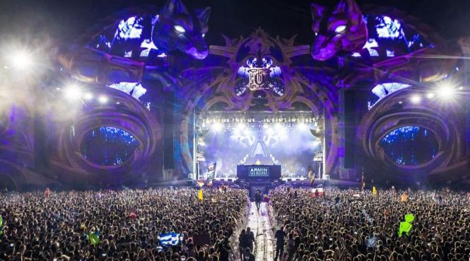 unii petrec la untold altii se plang de zgomot