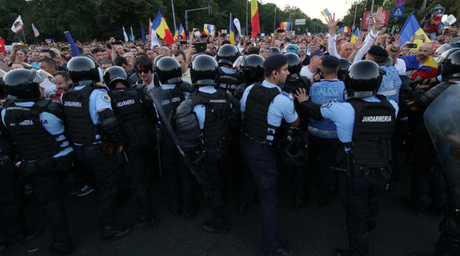 amnesty international autoritatile romane trebuie sa investigheze acuzatiile privind utilizarea excesiva a fortei impotriva protestatarilor