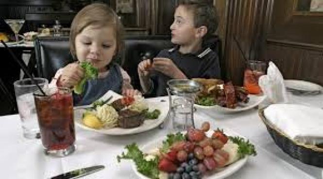 un restaurant german interzice accesul copiilor pe timpul serii