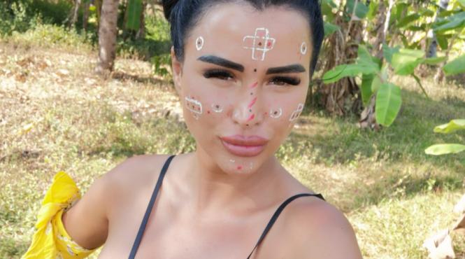 daniela crudu a descoperit un nou tip de machiaj in madagascar