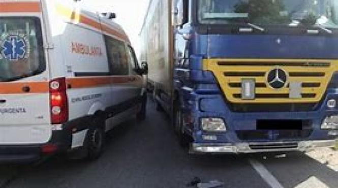 un pieton a fost lovit de un tir pe dn2 la posta calnau