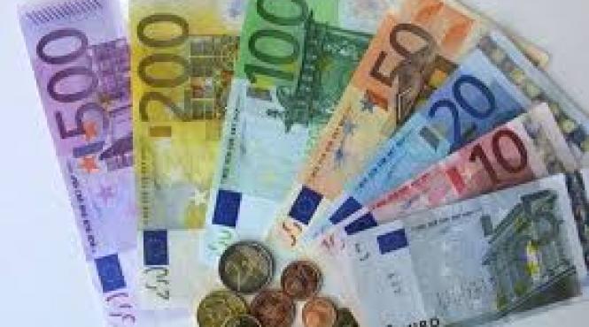 moneda nationala s a apreciat luni in raport cu principalele valute