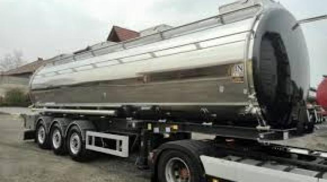 trafic blocat pe dn 25 dupa ce o cisterna cu azotat de amoniu a lovit o vaca