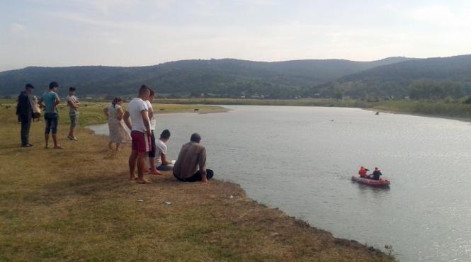 scafandrii au reinceput cautarea trupului baiatului de 12 ani inecat in raul siret