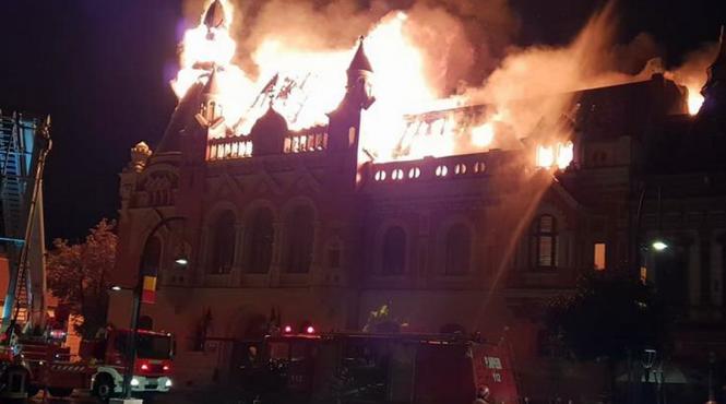 dezastru in oradea palatul episcopiei greco catolice cuprins de un incendiu devastator