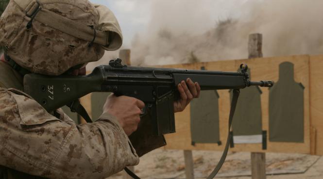 arme de asalt ale politiei inlocuite de catre hoti cu replici din lemn sau plastic