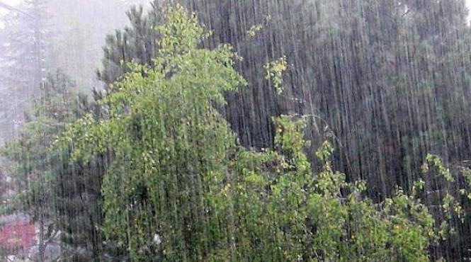 avertizare de averse si descarcari electrice in localitati din zona moldovei marti dupa amiaza