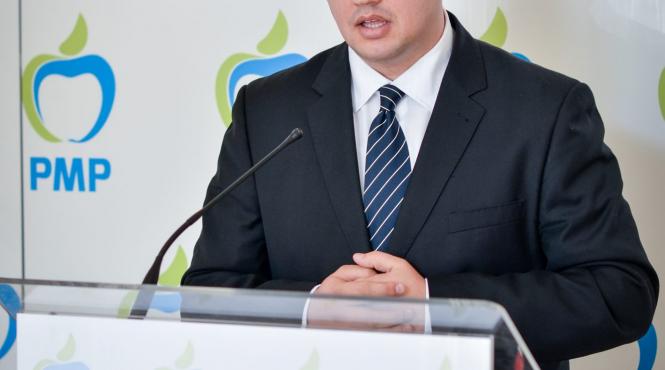 eugen tomac guvernul sta si chefuieste la mare in plina apocalipsa a pestei porcine