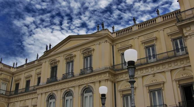 video incendiul devastator la muzeul national din brazilia au fost nimicite milioane de artefacte