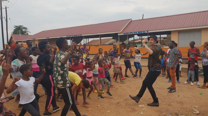 dan balan continua povestea dragostea din tei in africa