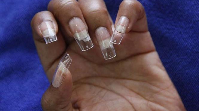 parlamentarele tanzaniene nu mai au voie cu unghii si gene false