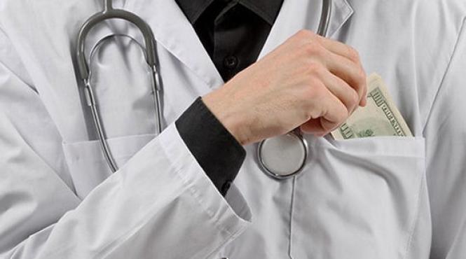 un medic si o asistenta medicala din cluj condamnati cu suspendare pentru luare de mita