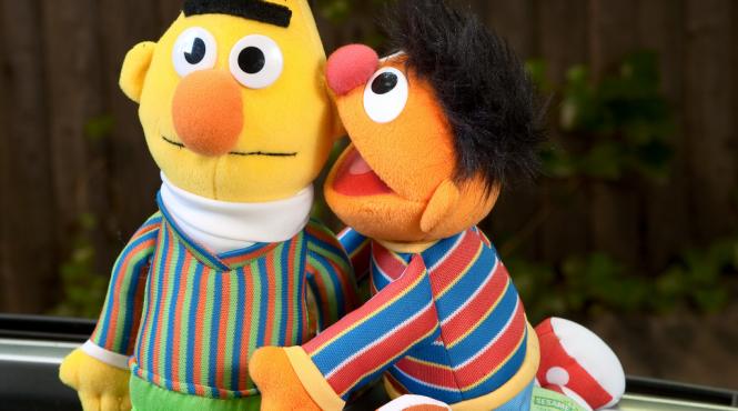 divergente intre un scenarist si creatorii emisiunii sesame street in legatura cu relatiile dintre personaje