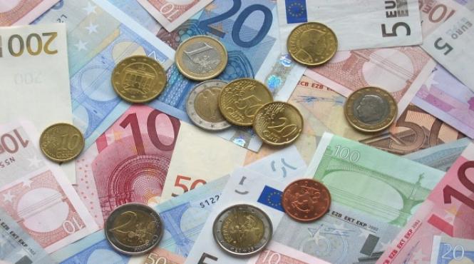 leul pierde teren in raport cu euro dar se apreciaza in fata dolarului american si a francului elvetian