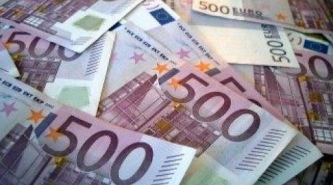 gest incredibil facut de un agent de paza din capitala a gasit un plic cu zeci de mii de euro si i a predat politiei
