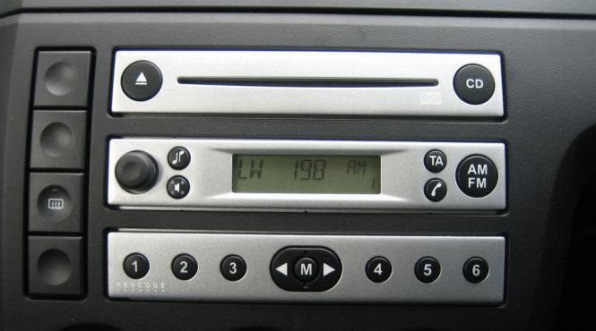 israel un post de radio ultrareligios condamnat pentru excluderea femeilor din programe