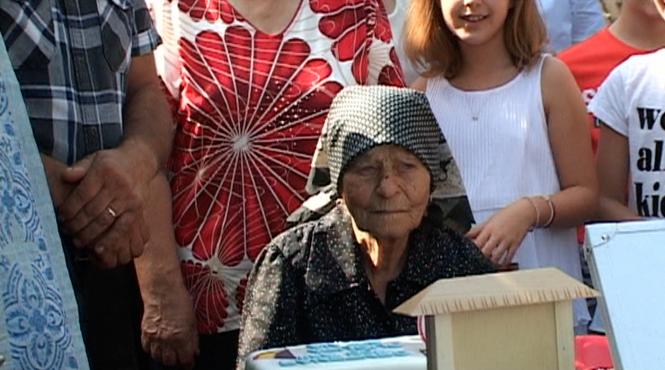 a mai trecut tara prin vremuri grele si ne am descurcat problema a fost mereu cu cei care s au aflat la conducere