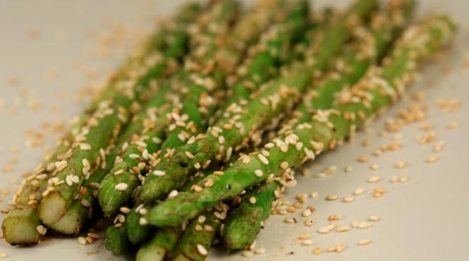 reteta zilei sparanghel la gratar cu susan