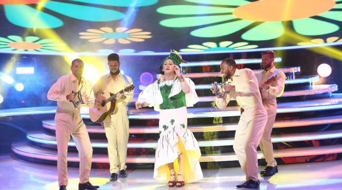 romica tociu epilat de sotie pentru transformarea in carmen miranda de la te cunosc de undeva