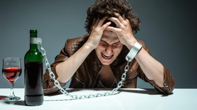 alcoolismul responsabil pentru 40 dintre internari biserica trateaza in locul statului