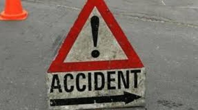 accident teribil cu doi raniti produs din cauza denivelarilor din asfalt pe dj 711a