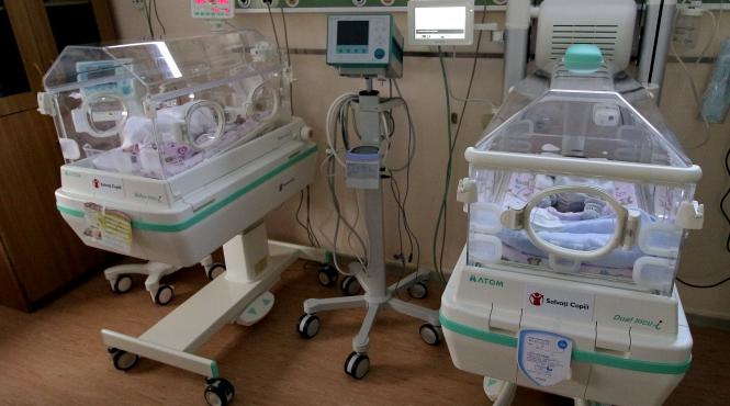 doua incubatoare performante donate spitalului universitar de organizatia salvati copiii