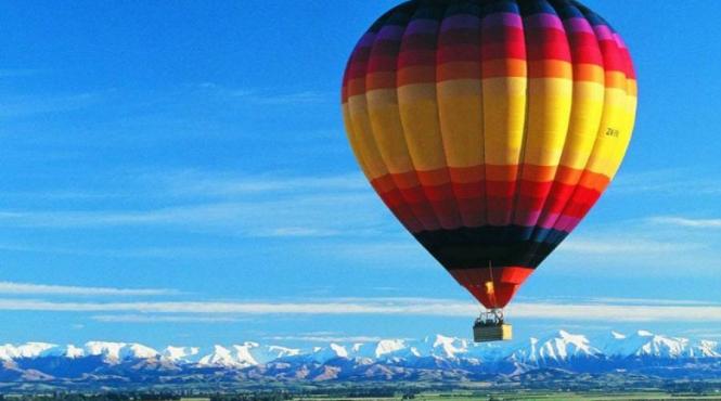 sase persoane au fost salvate in ultimul moment dupa ce un balon cu aer cald a lovit un stalp de electricitate in germaniei