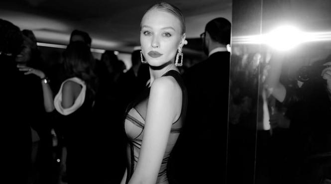 un fotomodel roman de succes a stralucit la o petrecere vogue italia