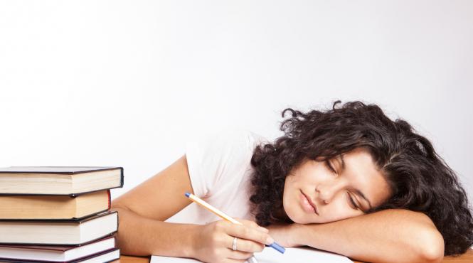 insomnia la adolescenti creste predispozitia acestora catre alcool tutun si droguri