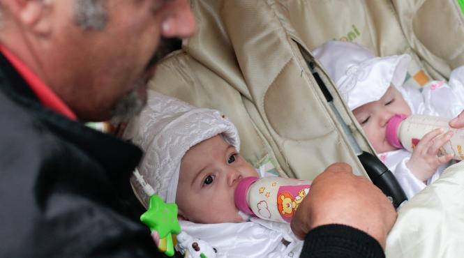 romanii cei mai dispusi din ue sa traiasca alaturi de parinti si bunici