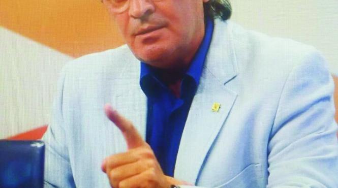 politist roman sherlock holmes sau agentul 007