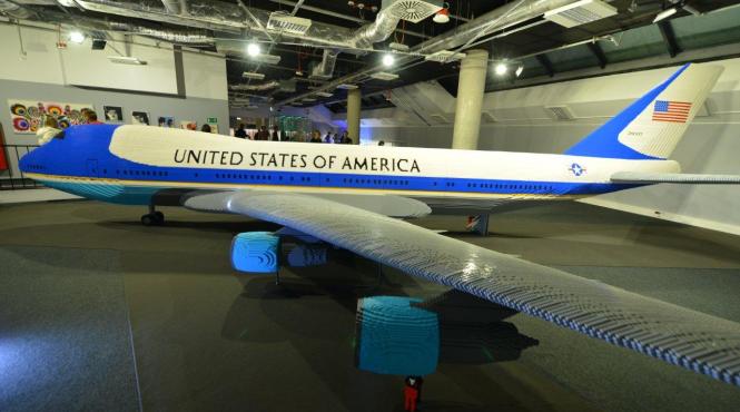 invazia gigantilor cea mai mare expozitie de constructii din piese de lego din europa