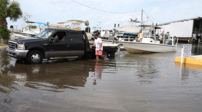 operatiunile de salvare continua in florida dupa trecerea uraganului michael