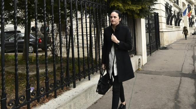 actele pentru firma lui bica din madrid depuse de o persoana acuzata ca exercita ilegal profesia de avocat